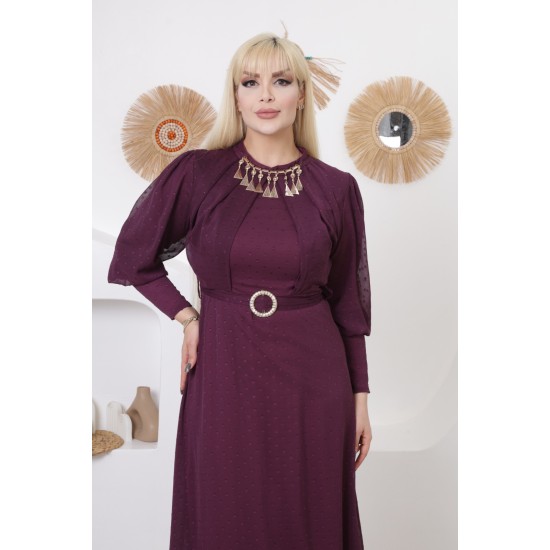 Evening dress with exquisite decoration and burgundy necklace