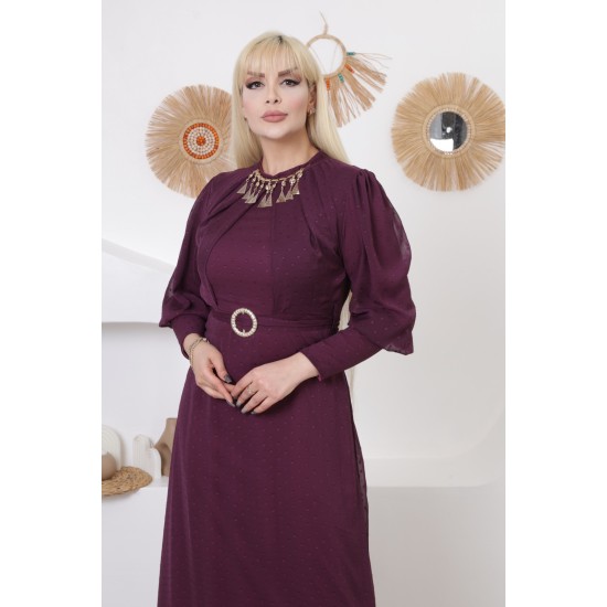 Evening dress with exquisite decoration and burgundy necklace